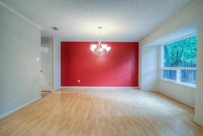Building Photo - 5304 Wolf Run