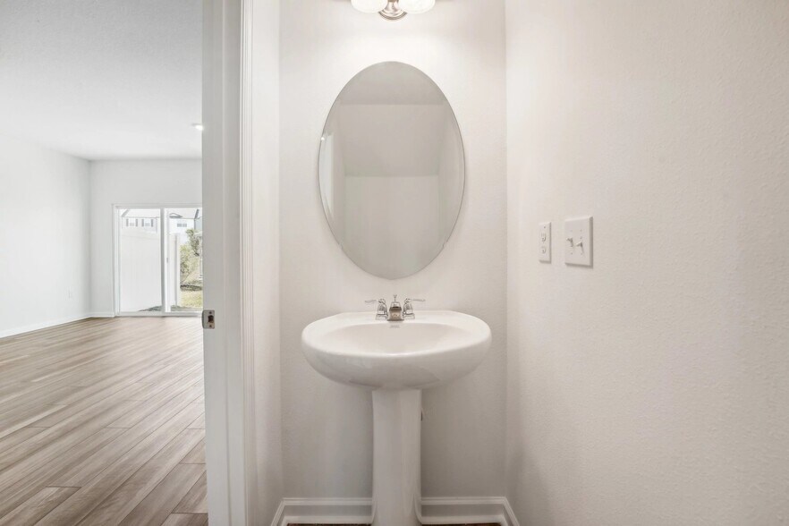 Building Photo - 11917 Sylvia St