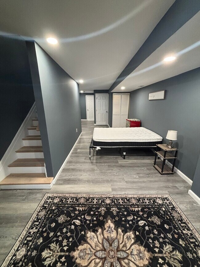 Building Photo - 2 Bedrooms plus den with 3.5 Bathrooms