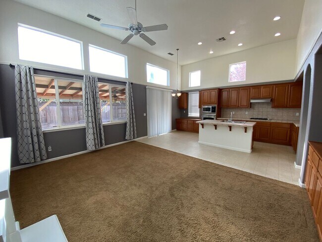 Building Photo - Elegant 2 story home in NW Visalia Coming ...