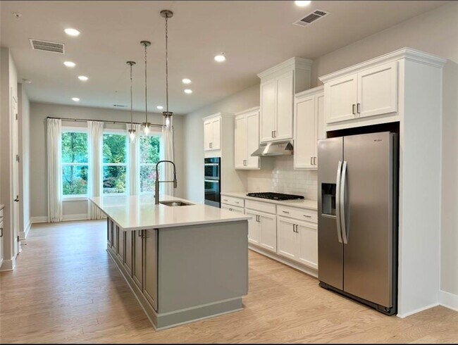 Building Photo - 2637 Camphor Xing