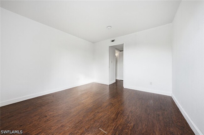 Building Photo - 2925 Winkler Ave