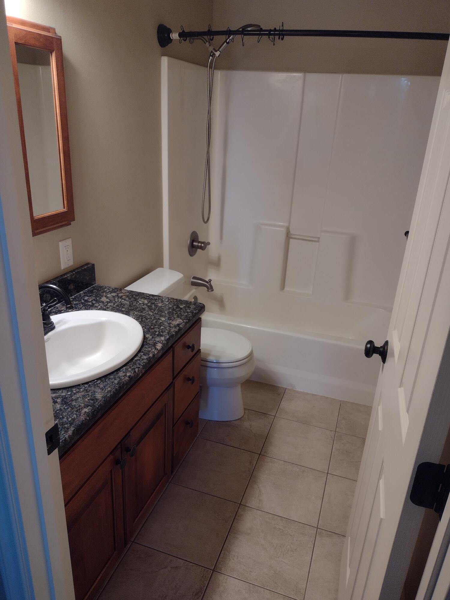 Full Bath 2nd Floor - 1227 2nd Ave NE