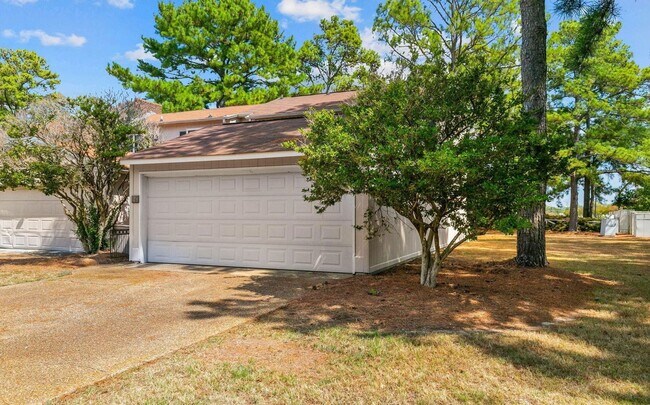 Building Photo - Live Where Convenience Meets Comfort in La...