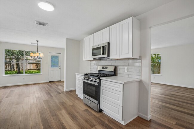 Building Photo - 4419 Crossvine Ave