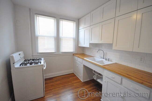 Building Photo - 2621 Indianola Ave