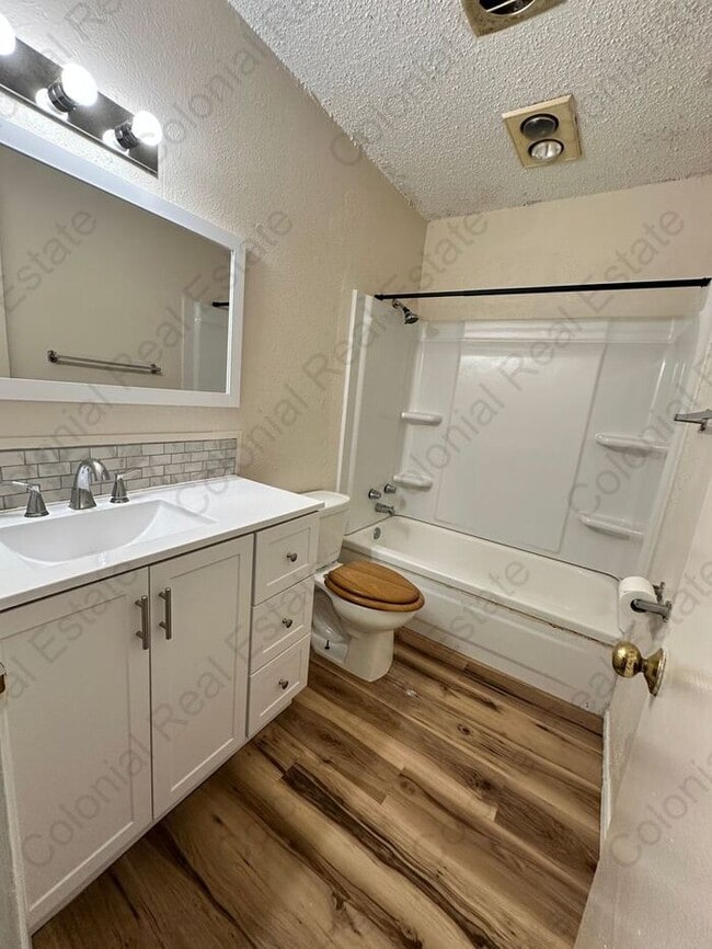 Building Photo - Cozy 3 bedroom 1.5 bathroom home.