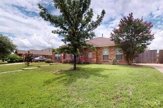 Building Photo - 1115 Buckingham Dr
