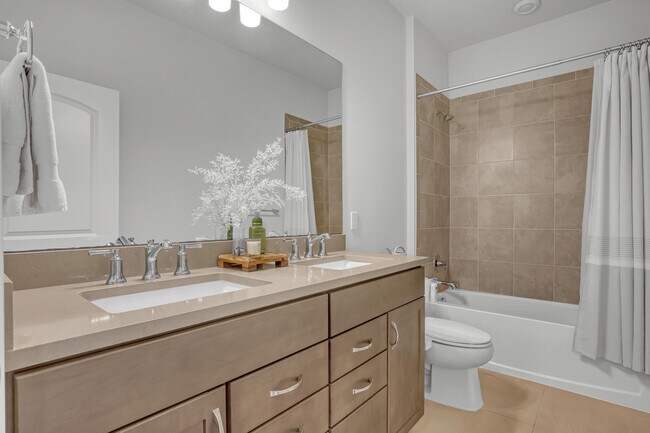 Building Photo - 4740 Chantilly Rd