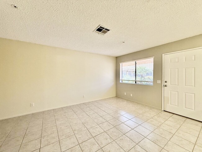 Building Photo - AVAILABLE NOW!! LOVELY 1 Bedroom 1 Bathroom 55+ Apartment in Palm Desert!