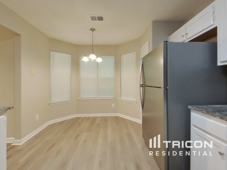 Building Photo - 215 Winterville Dr