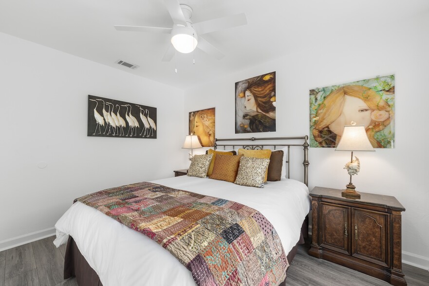 Building Photo - 6093 Henderson Rd