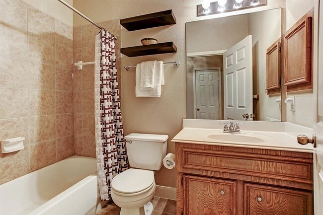 Building Photo - 5322 Nett St