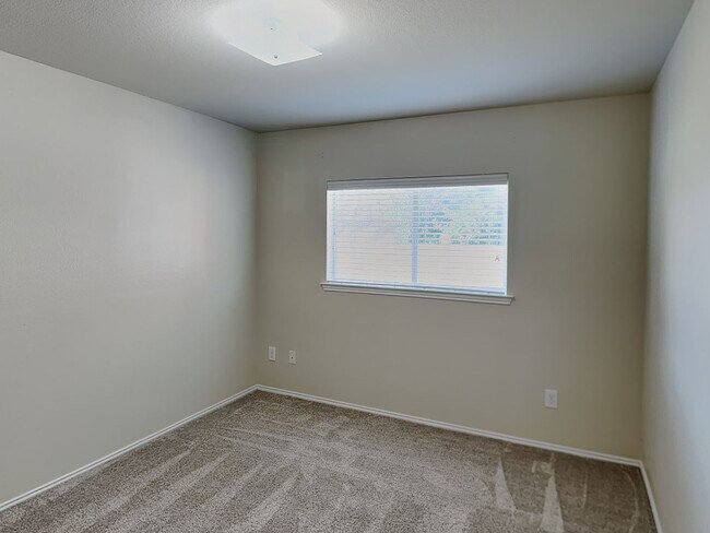Building Photo - Welcome Home to Brookwood Park!