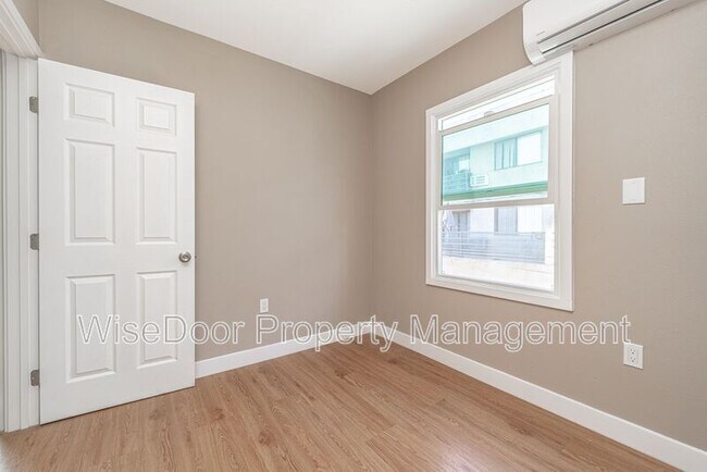Building Photo - 1510 N Durant St