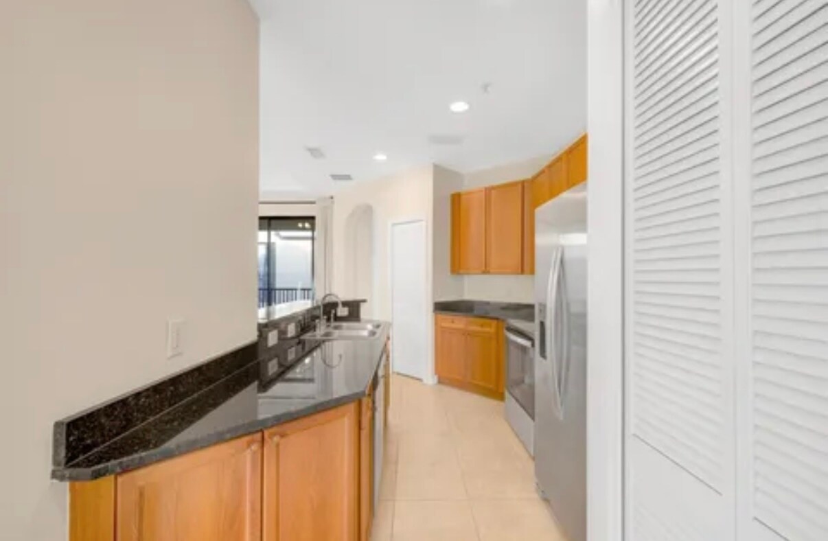 Building Photo - 145 Calle El Jardin