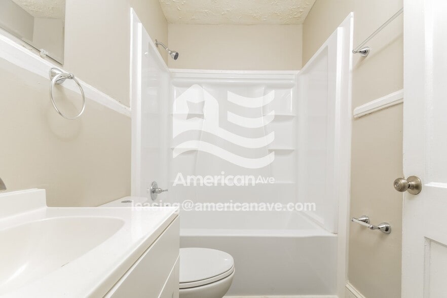 Building Photo - 130 Kensington Cir