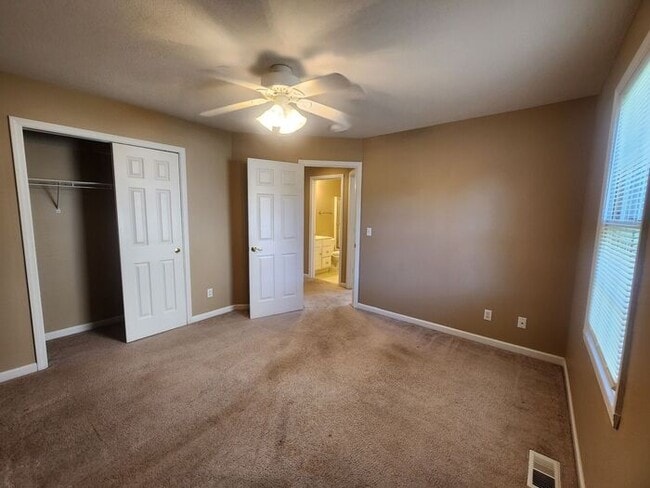 Building Photo - 3 Bedroom On Cul-de-sac, East Side Location