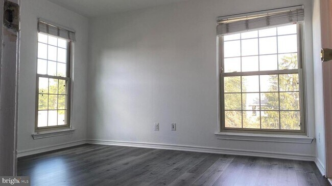 Building Photo - 3904 Penderview Dr