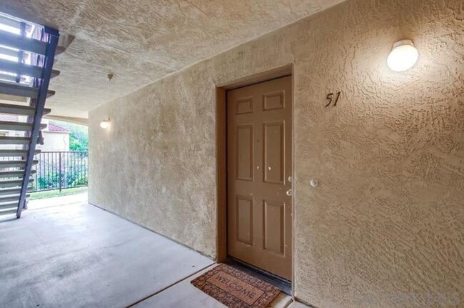 Building Photo - 2-bed, 2-bath Condo in San Diego's Linda Vista/Fashion Valley Area.