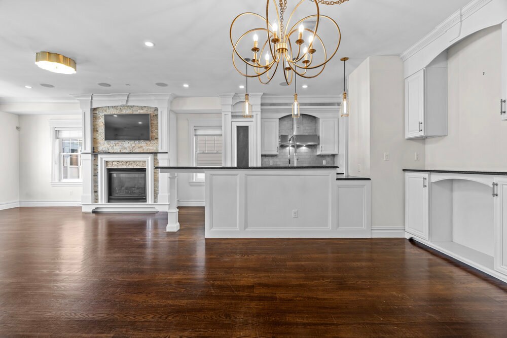 Building Photo - 161 Tudor St