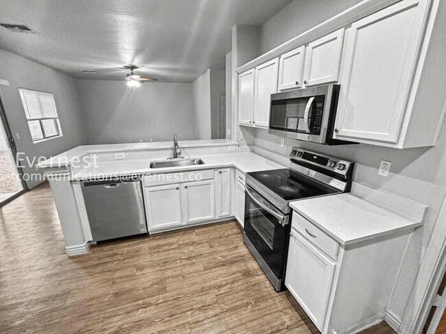 Building Photo - Limited Time Special Offer / 4 Bed, 3 Bath Home with Garage / Pet-Friendly / Vouchers Accepted / ...