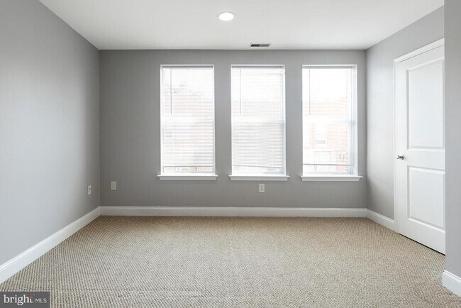 Building Photo - 1940 N Gratz St