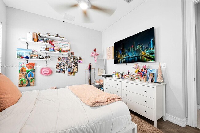 Building Photo - 8855 Watercrest Cir W