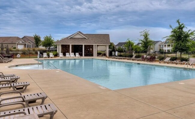 Building Photo - Spacious 3-Bed, 2.5-Bath End Unit Townhome