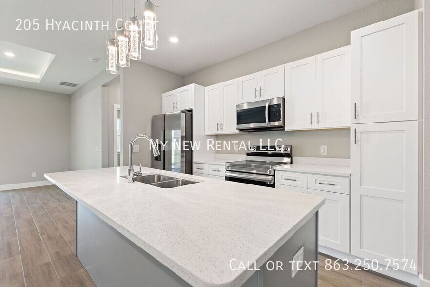 Building Photo - 205 Hyacinth Ct