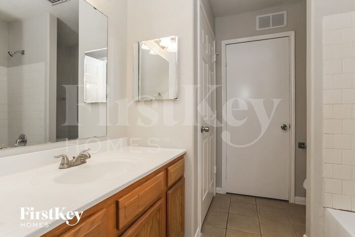 Building Photo - 10419 Royal York Dr