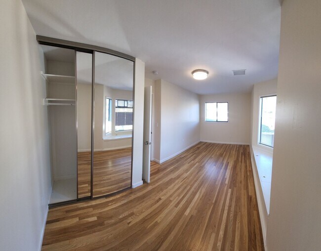 Building Photo - 5 Bedroom 3 bathroom in close proximity to POLY CAMPUS!