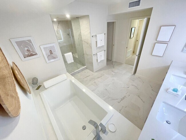 Building Photo - Modern Elegancy at Makali'i in Wailea on the edge of Makena - Exquisitely Furnished 3 Bedrooms / ...