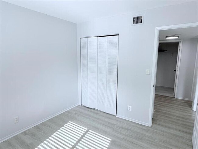 Building Photo - 117 Gardens Dr