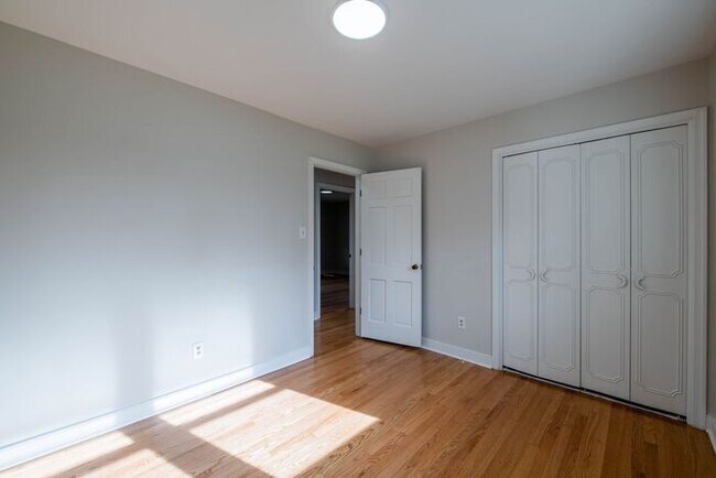 Building Photo - Newly remodeled 3/2.5