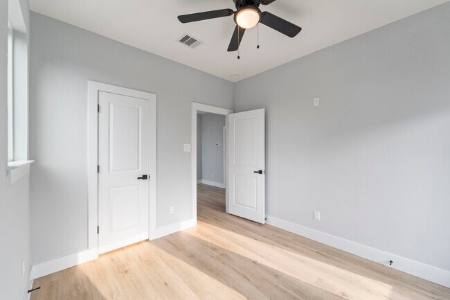 Building Photo - 6631 Foster St