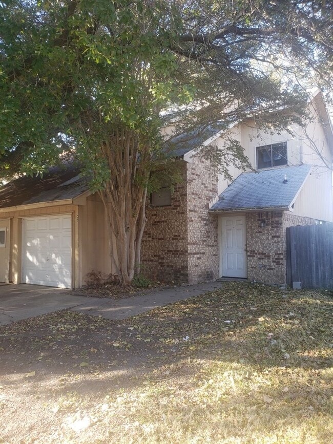 Building Photo - Townhouse Available soon ! GRAND PRAIRIE, TEXAS 75052