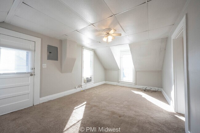 Building Photo - Charming 1-Bedroom Duplex with Modern Amenities in Mooresville!