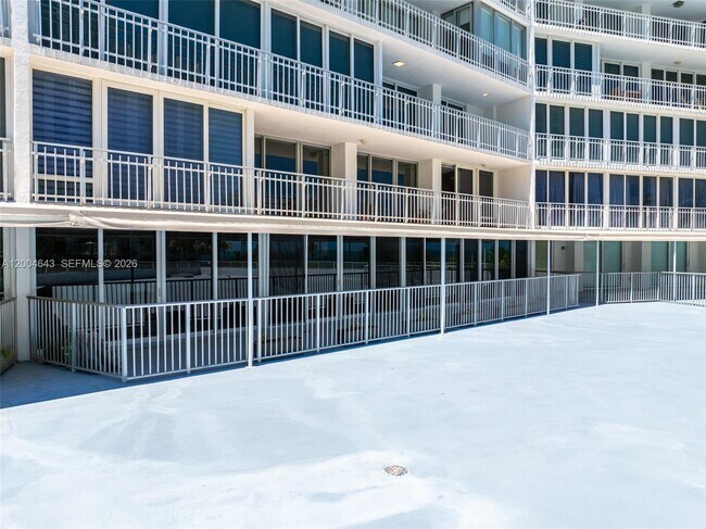 Building Photo - 600 Grapetree Dr