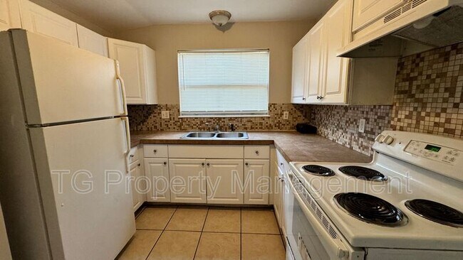 Building Photo - 6536 Anvers Blvd S