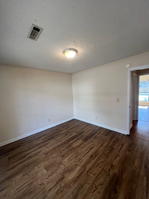 Building Photo - 905 E Estates Blvd