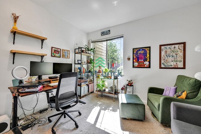 Building Photo - 2 BED & 2 BATH CONDO FOR RENT