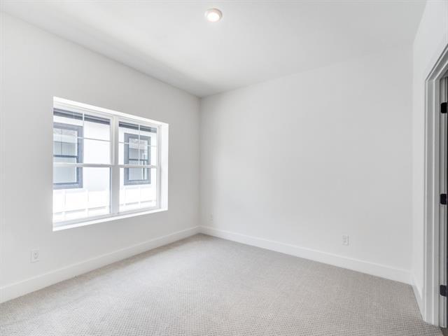 Building Photo - 708 W White Ave