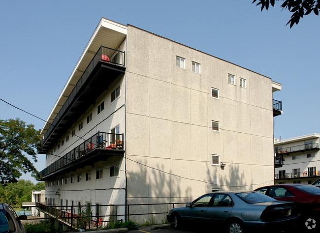 Building Photo - Chestnut Hill Apartments