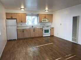 Building Photo - 333 Mathilda Dr