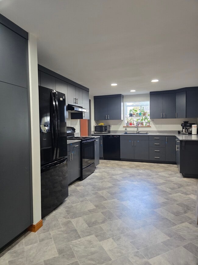 Building Photo - 4322 Park Ave. S