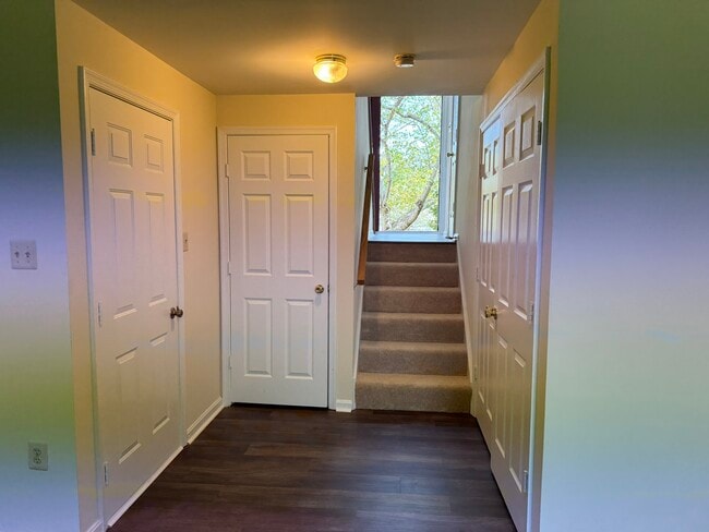 Building Photo - 15538 Port Washington Ct