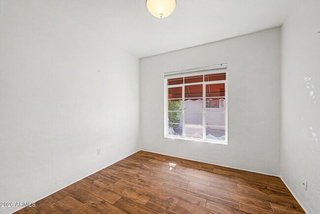 Building Photo - 1326 E Palm Ln