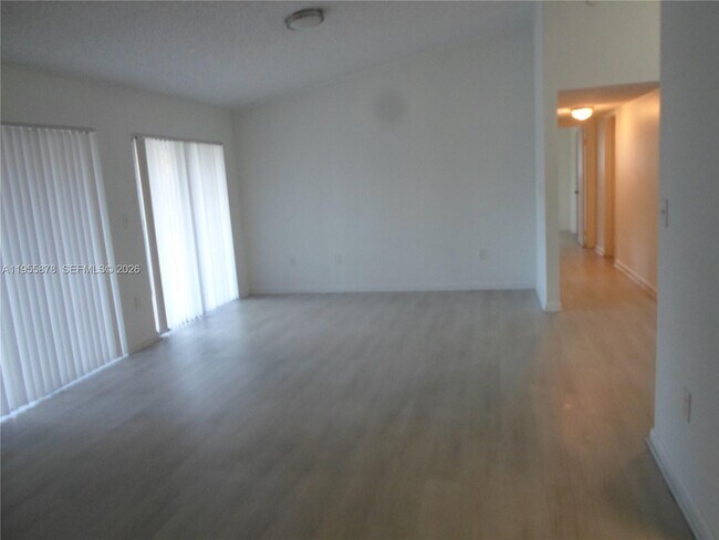 Building Photo - 20760 NE 4th Ct