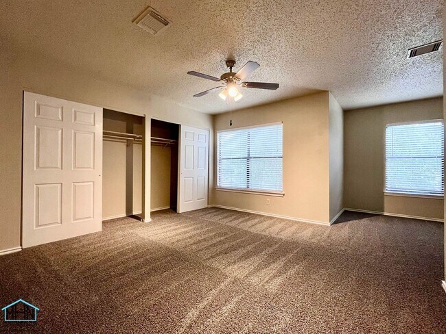 Building Photo - 8143 Chestnut Manor Dr